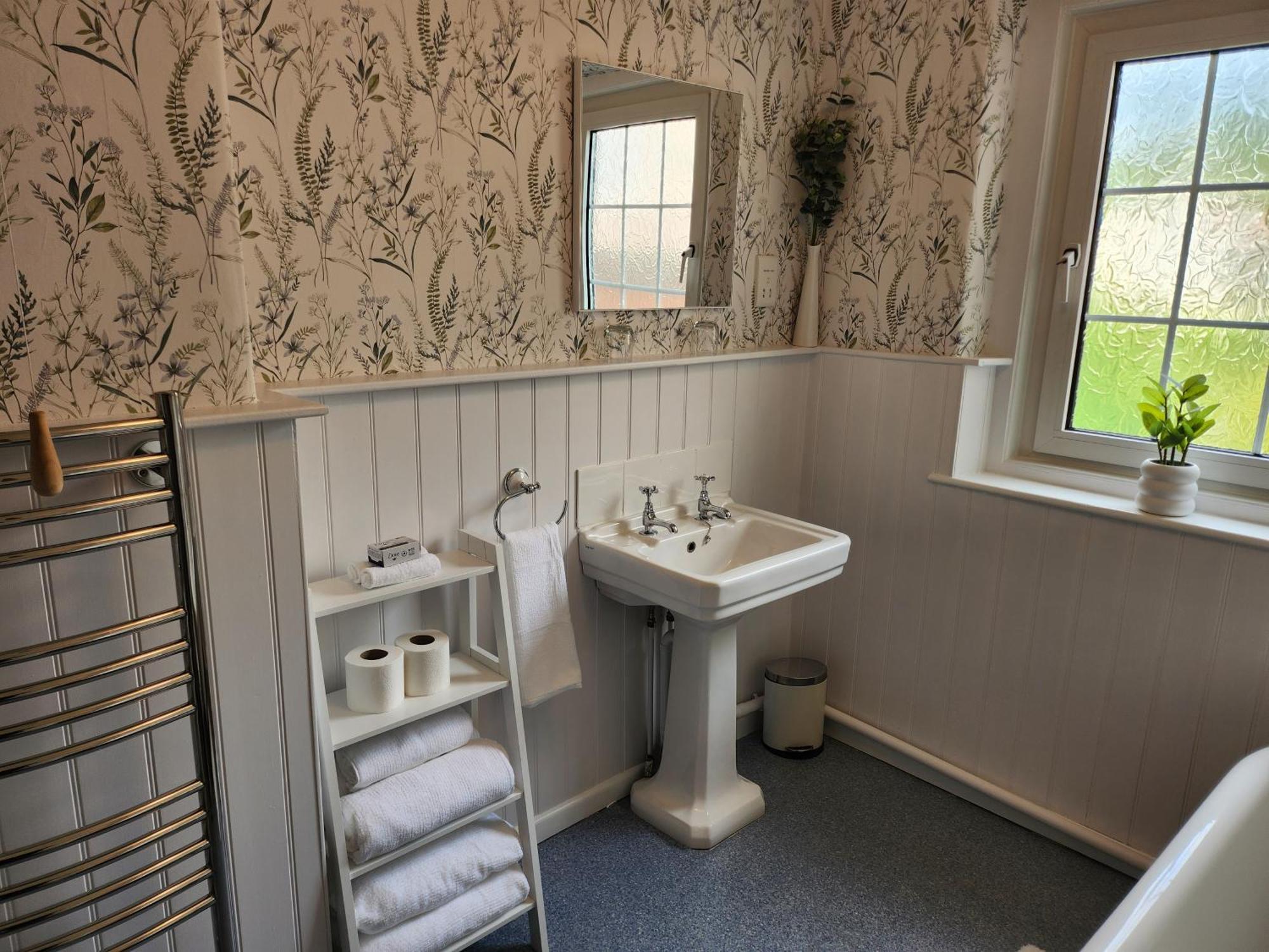 Hillarnias Tearoom And B&B Shaftesbury Exterior photo